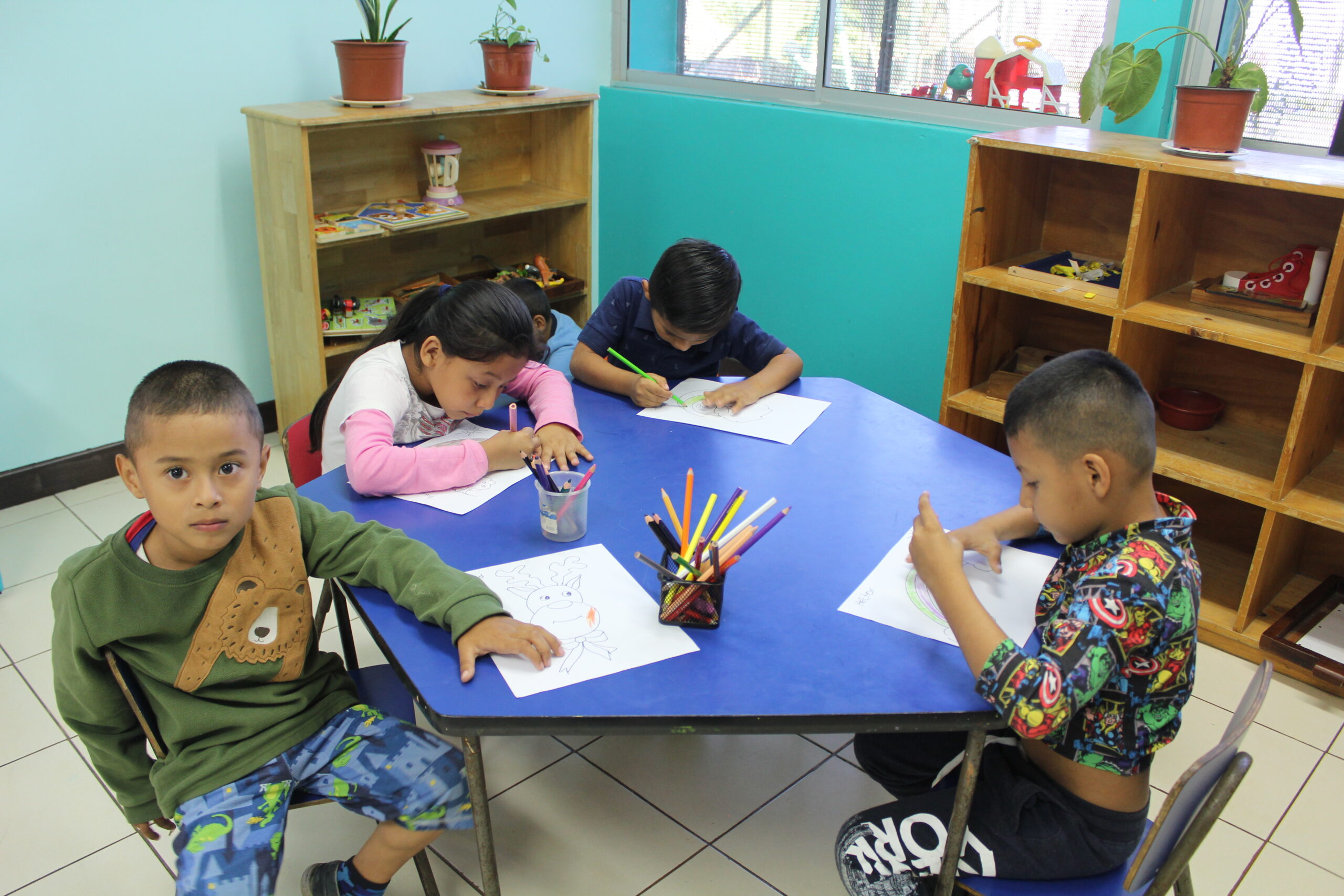 Hijas e hijos de recolectores de café en Naranjo son atendidos por CEN-CINAI