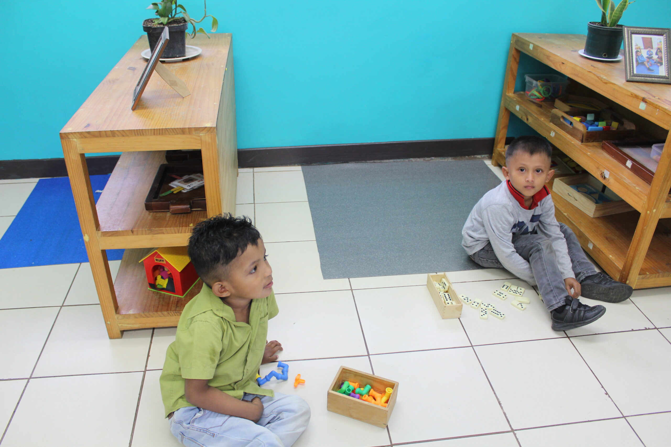 Hijas e hijos de recolectores de café en Naranjo son atendidos por CEN-CINAI