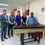 Autoridades comparten con la marimba de la Escuela Republica de Haití
